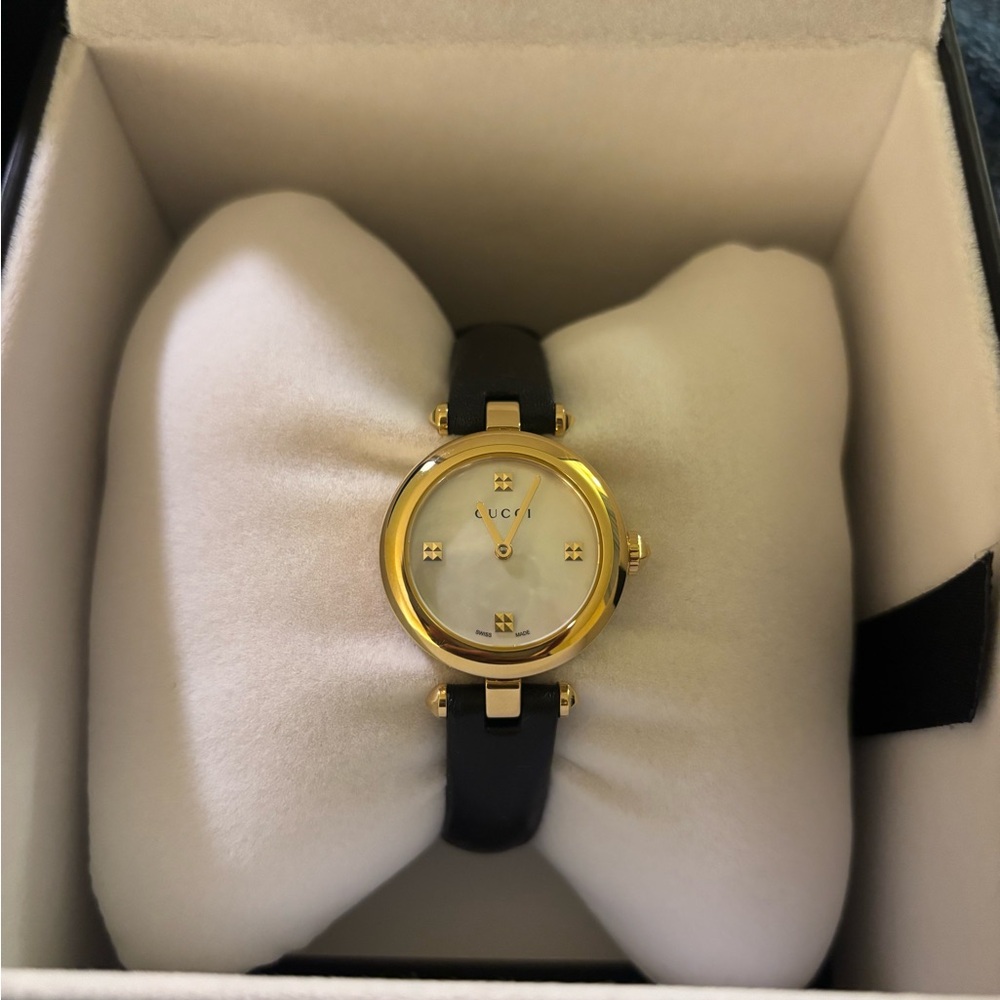 Gucci Women's Diamantissma Gold and Black Watch